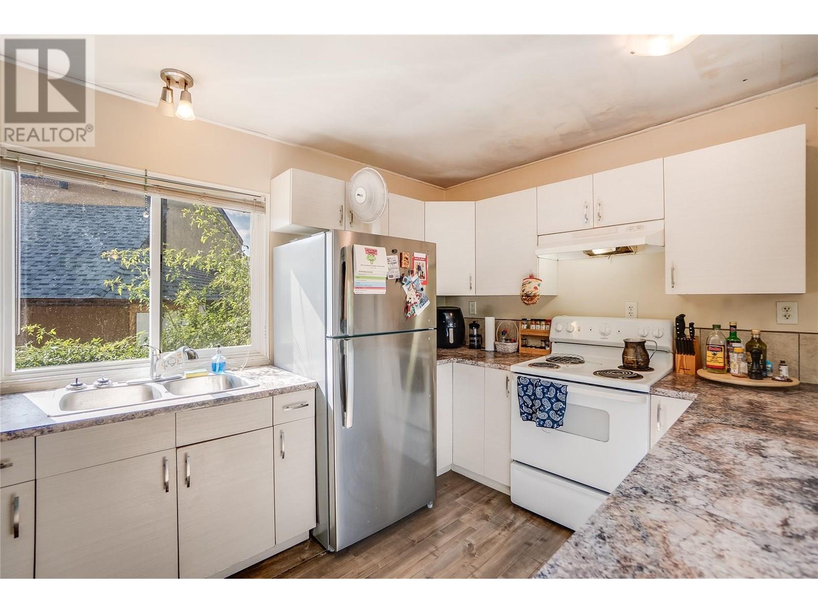 1216 1st Street, Castlegar, British Columbia V1N 1A2 - Photo 20 - 10355860