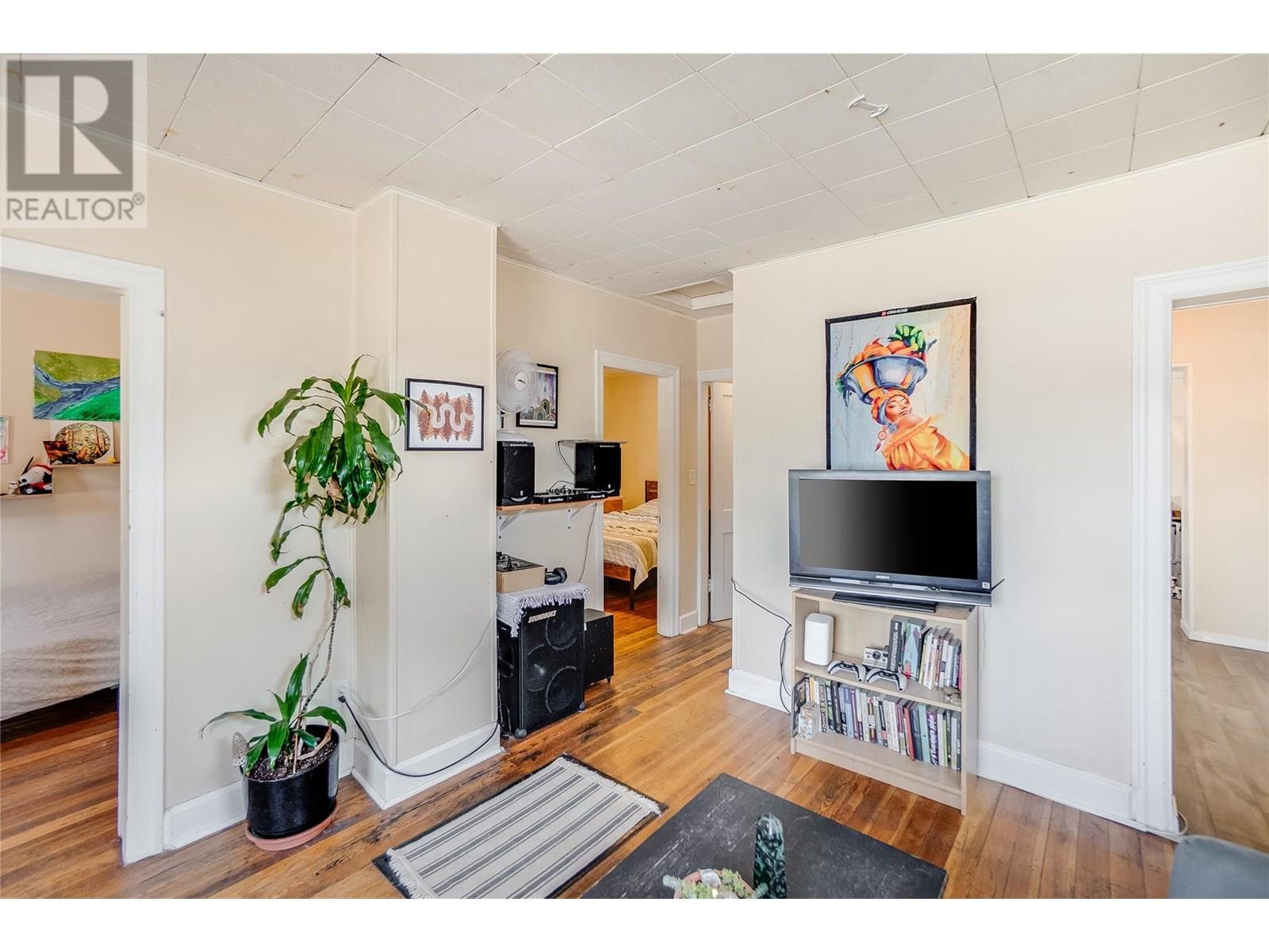 1216 1st Street, Castlegar, British Columbia V1N 1A2 - Photo 13 - 10355860