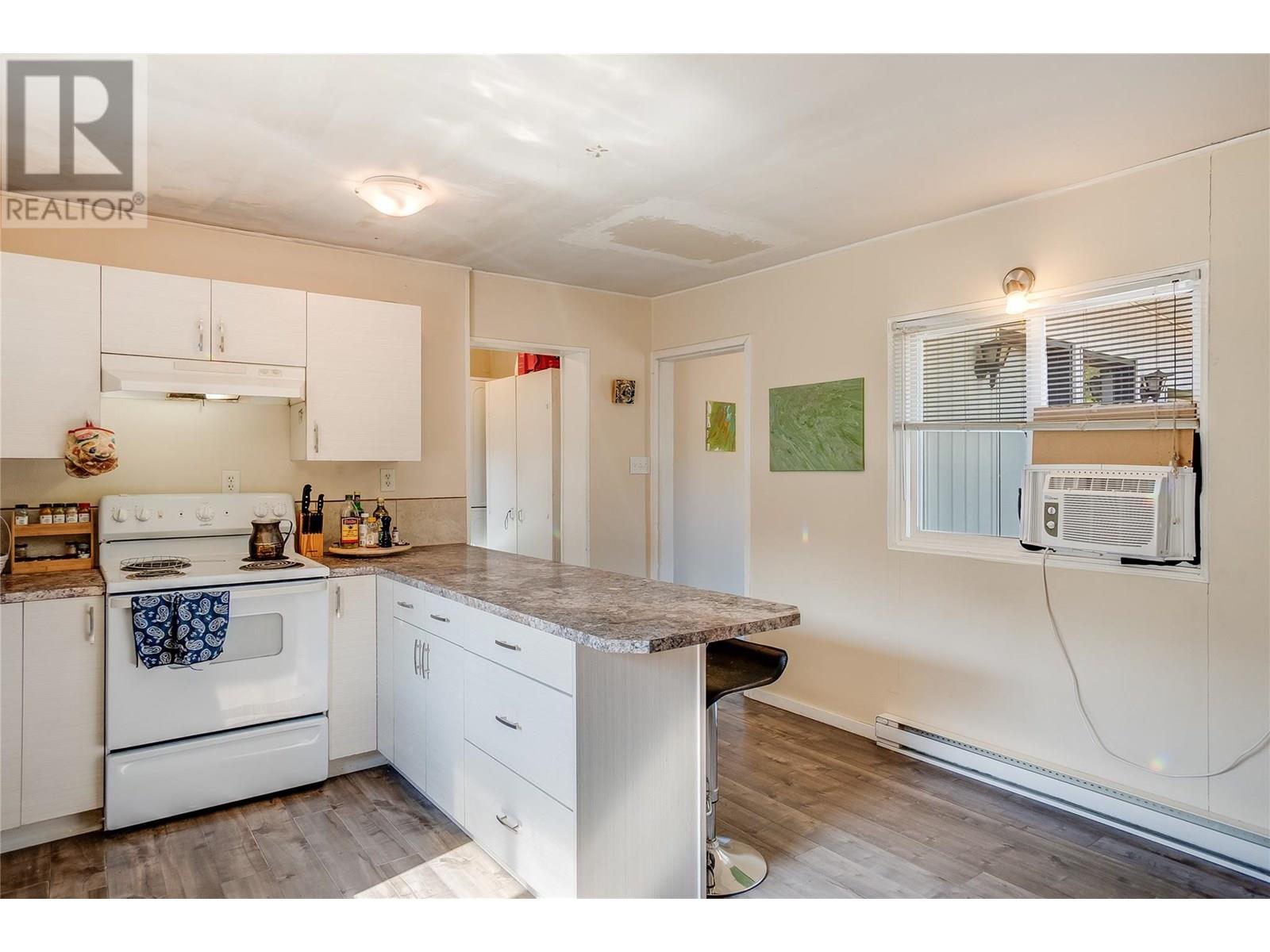 1216 1st Street, Castlegar, British Columbia V1N 1A2 - Photo 18 - 10355860