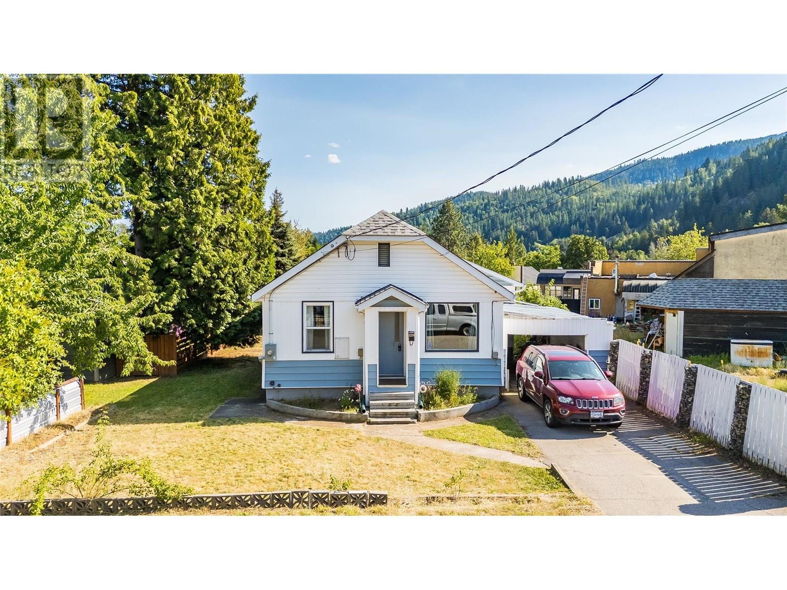 1216 1st Street, Castlegar, British Columbia V1N 1A2 - Photo 31 - 10355860