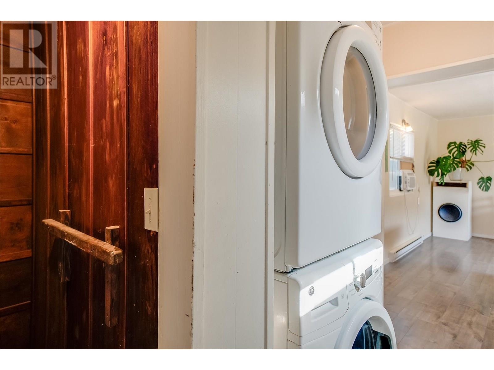 1216 1st Street, Castlegar, British Columbia V1N 1A2 - Photo 29 - 10355860