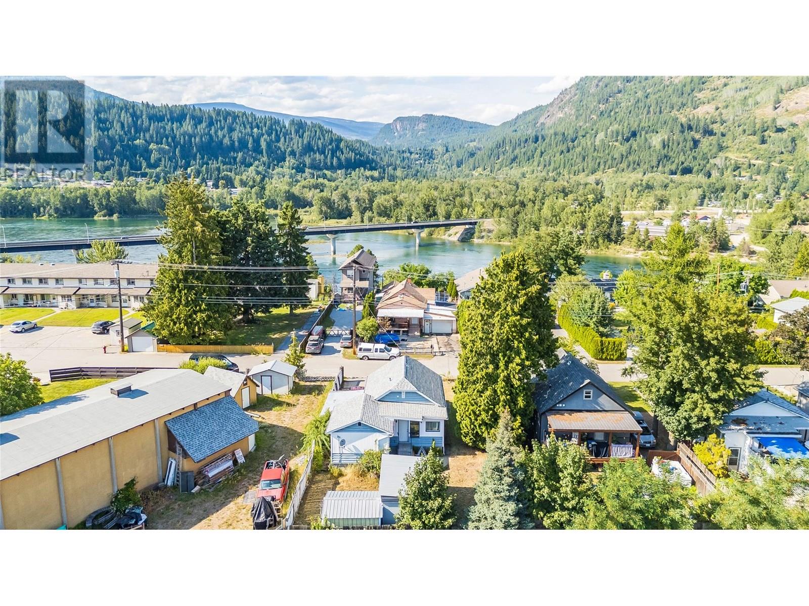 1216 1st Street, Castlegar, British Columbia V1N 1A2 - Photo 40 - 10355860