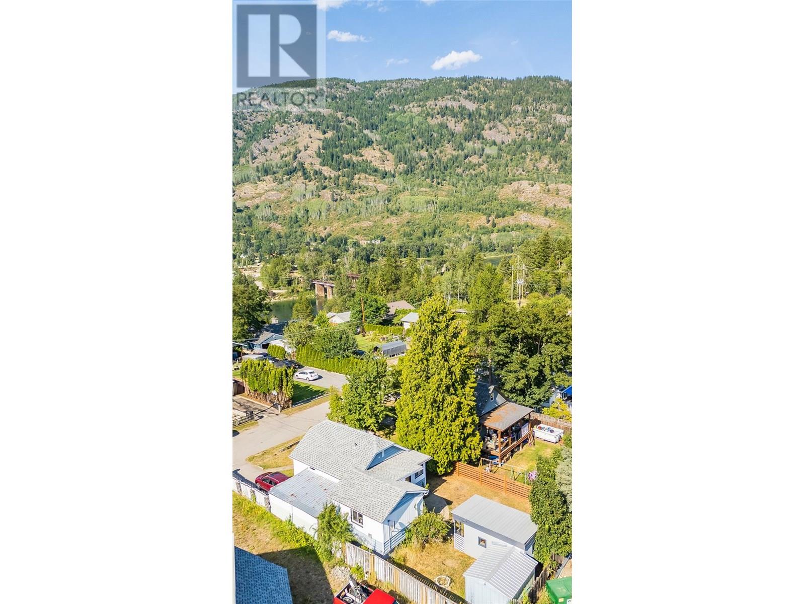 1216 1st Street, Castlegar, British Columbia V1N 1A2 - Photo 42 - 10355860