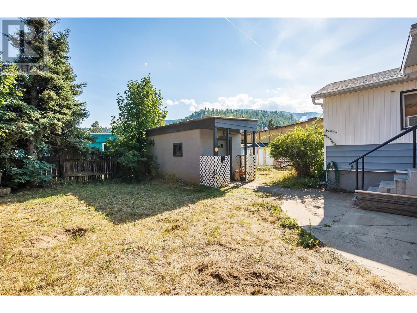 1216 1st Street, Castlegar, British Columbia V1N 1A2 - Photo 36 - 10355860