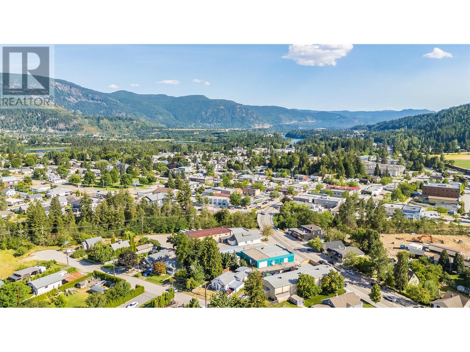 1216 1st Street, Castlegar, British Columbia V1N 1A2 - Photo 45 - 10355860