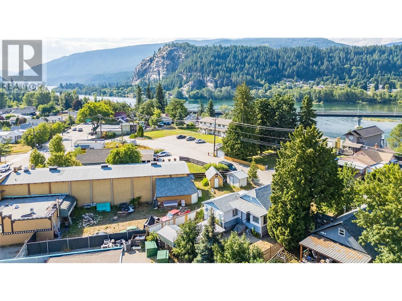 1216 1st Street, Castlegar, British Columbia V1N 1A2 - Photo 41 - 10355860