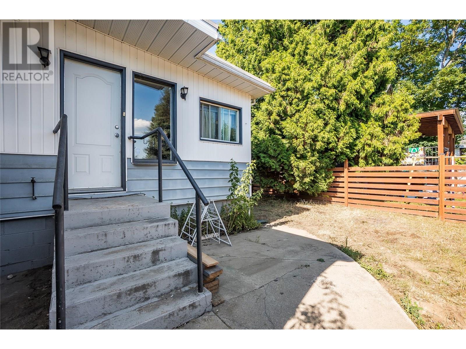 1216 1st Street, Castlegar, British Columbia V1N 1A2 - Photo 33 - 10355860