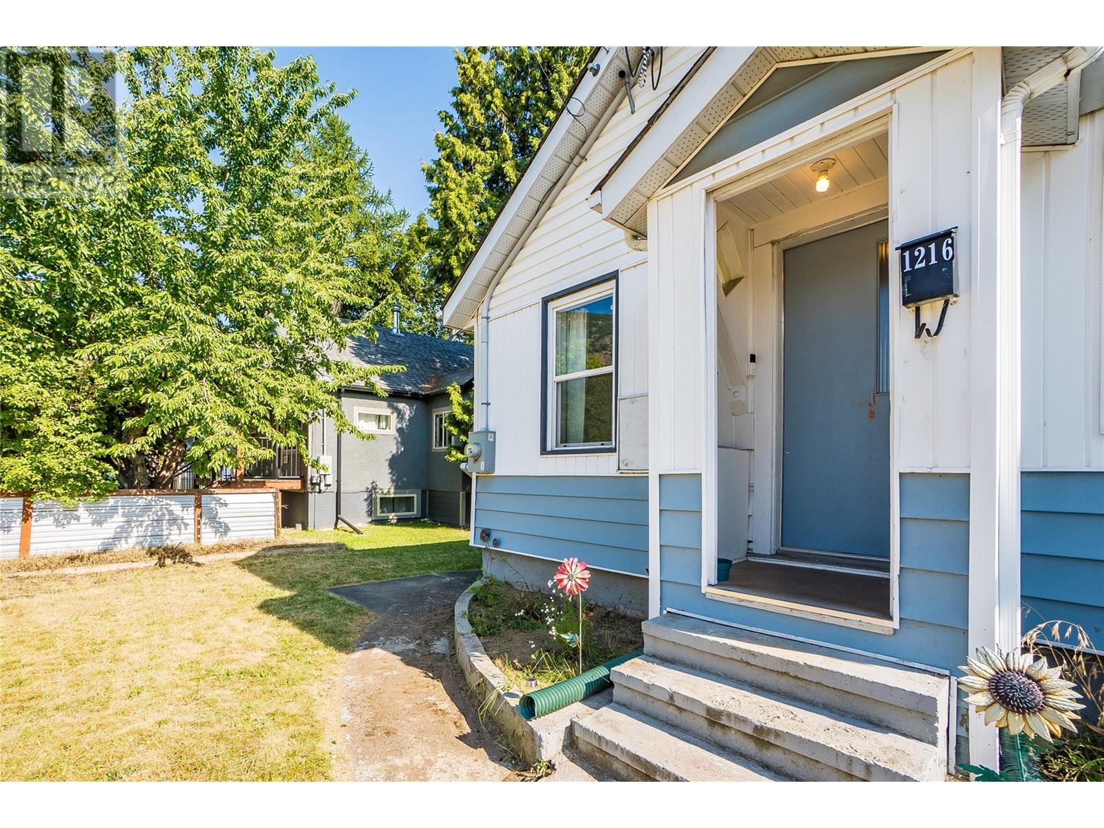 1216 1st Street, Castlegar, British Columbia V1N 1A2 - Photo 32 - 10355860