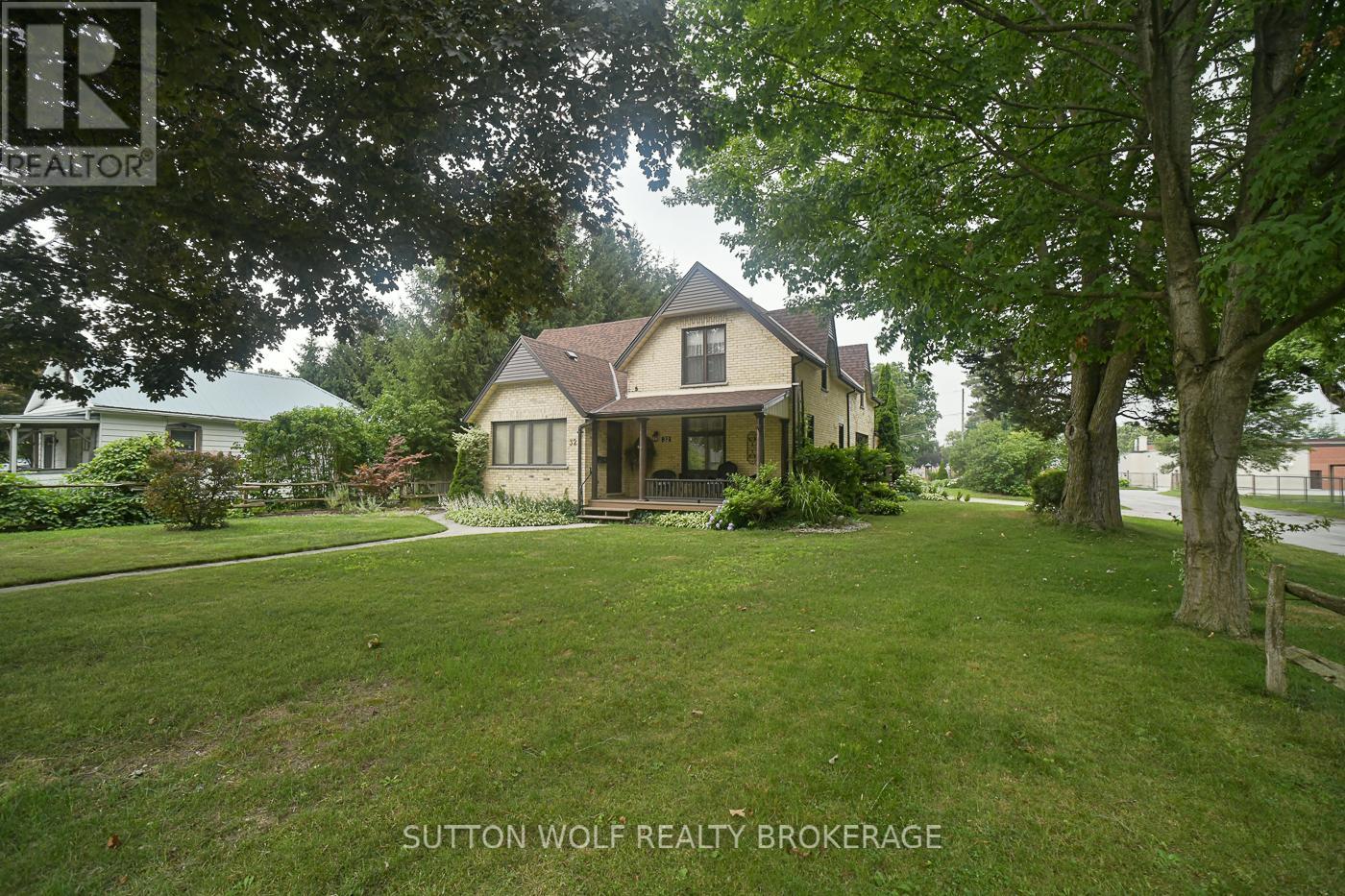 32 Arthur Street, Strathroy-Caradoc, Ontario  N7G 2H1 - Photo 1 - X12293576