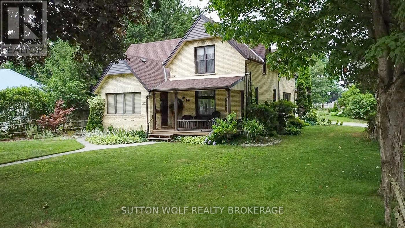 32 Arthur Street, Strathroy-Caradoc, Ontario  N7G 2H1 - Photo 9 - X12293576