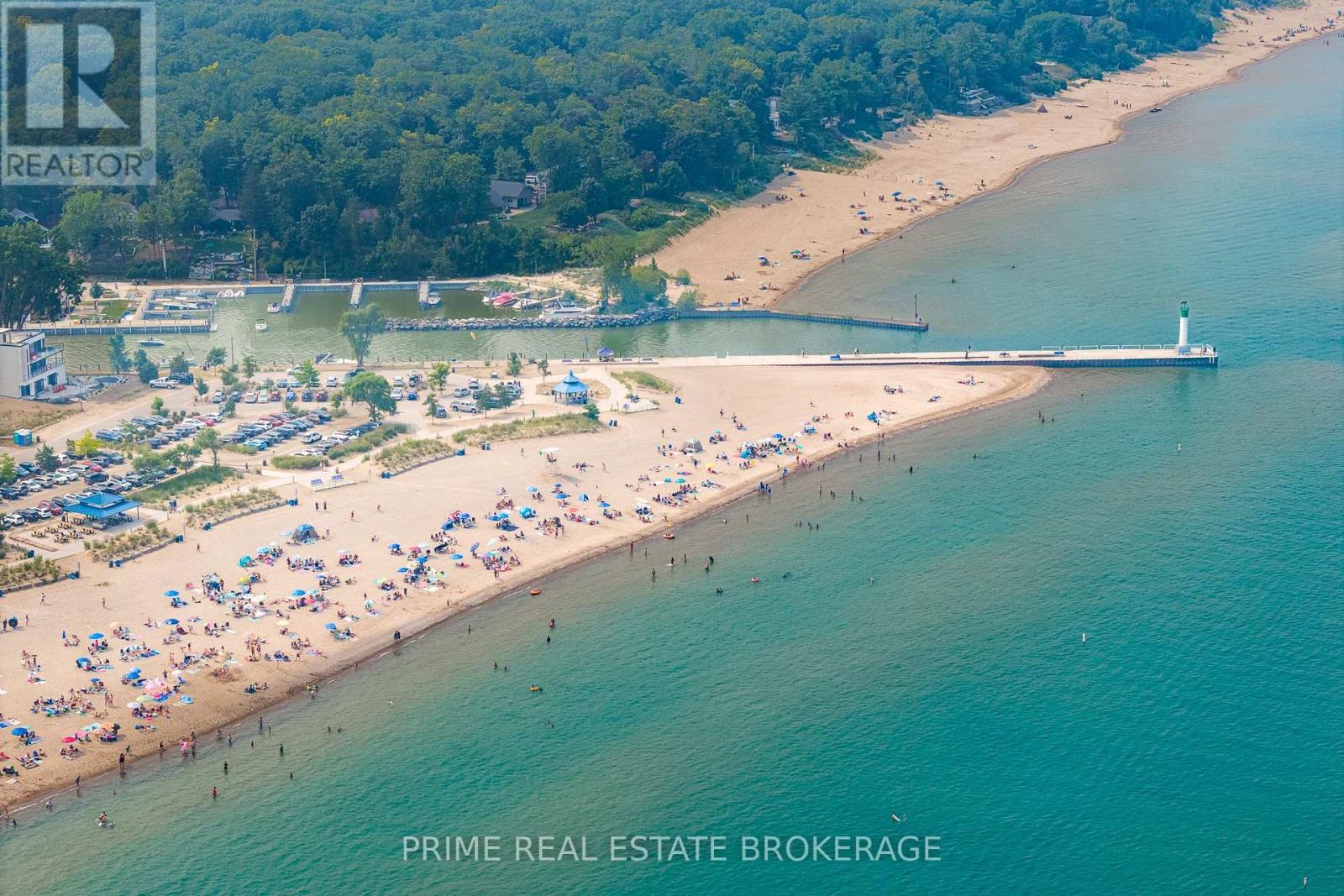 35 Walker Street, Lambton Shores (Grand Bend), Ontario  N0M 1T0 - Photo 5 - X12293647