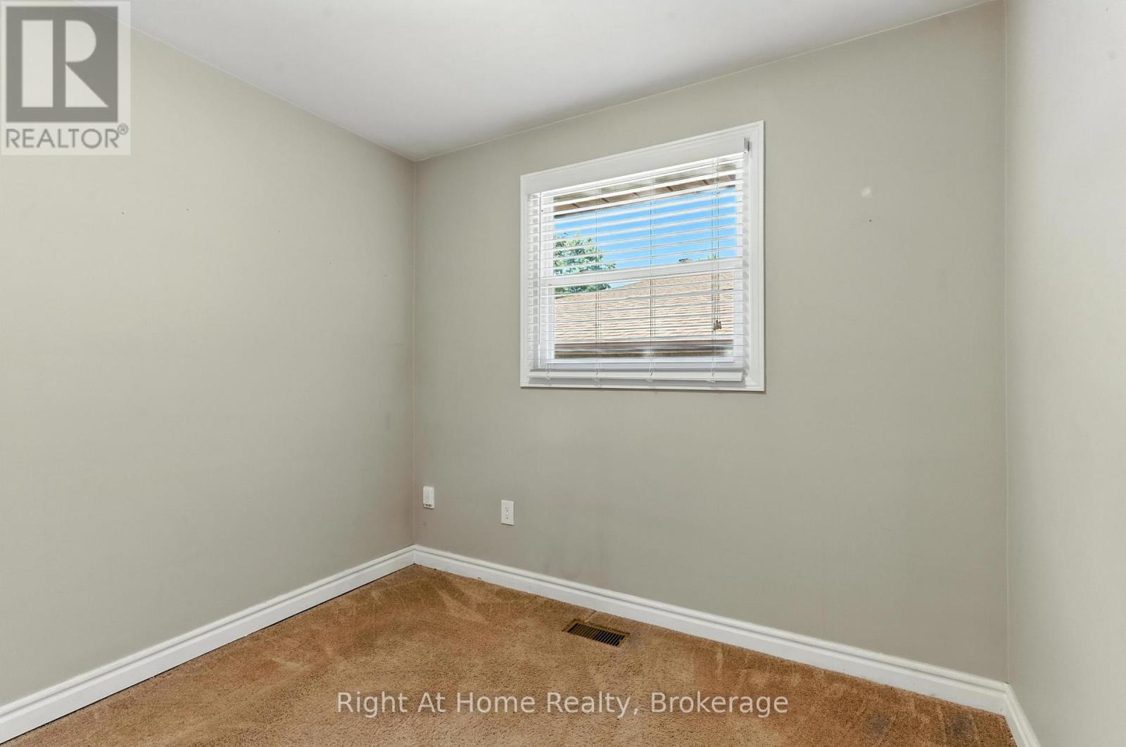 127 Flynn Street, Niagara-On-The-Lake, Ontario  L0S 1J0 - Photo 13 - X12293663