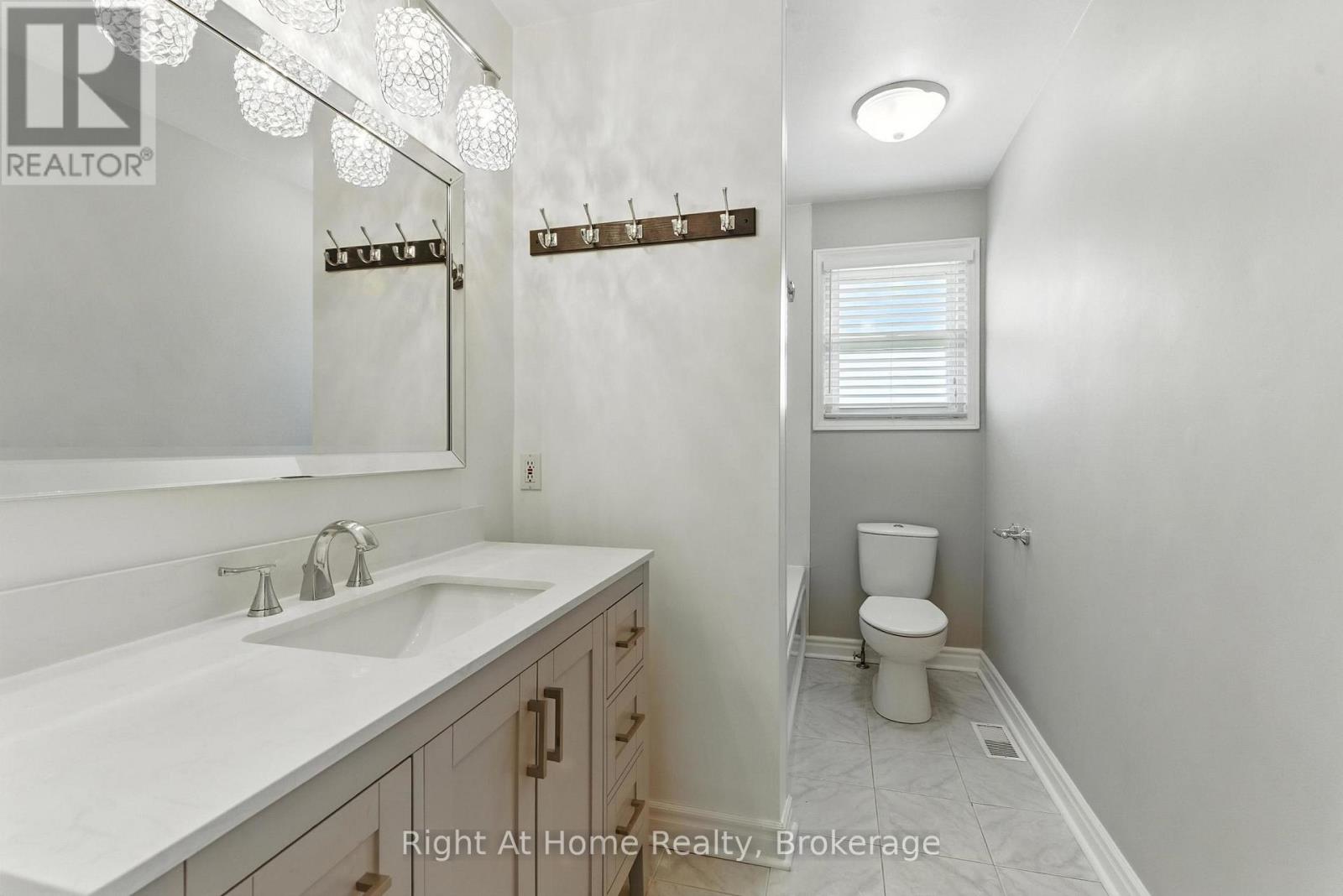 127 Flynn Street, Niagara-On-The-Lake, Ontario  L0S 1J0 - Photo 15 - X12293663