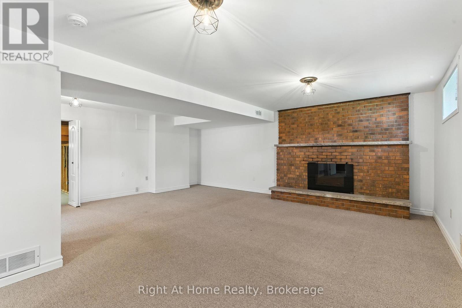 127 Flynn Street, Niagara-On-The-Lake, Ontario  L0S 1J0 - Photo 17 - X12293663