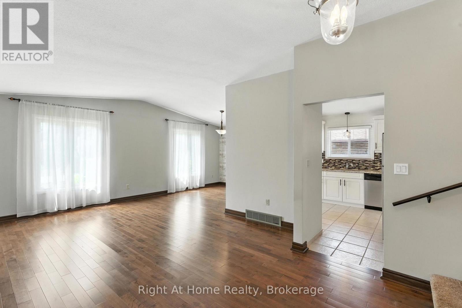 127 Flynn Street, Niagara-On-The-Lake, Ontario  L0S 1J0 - Photo 3 - X12293663