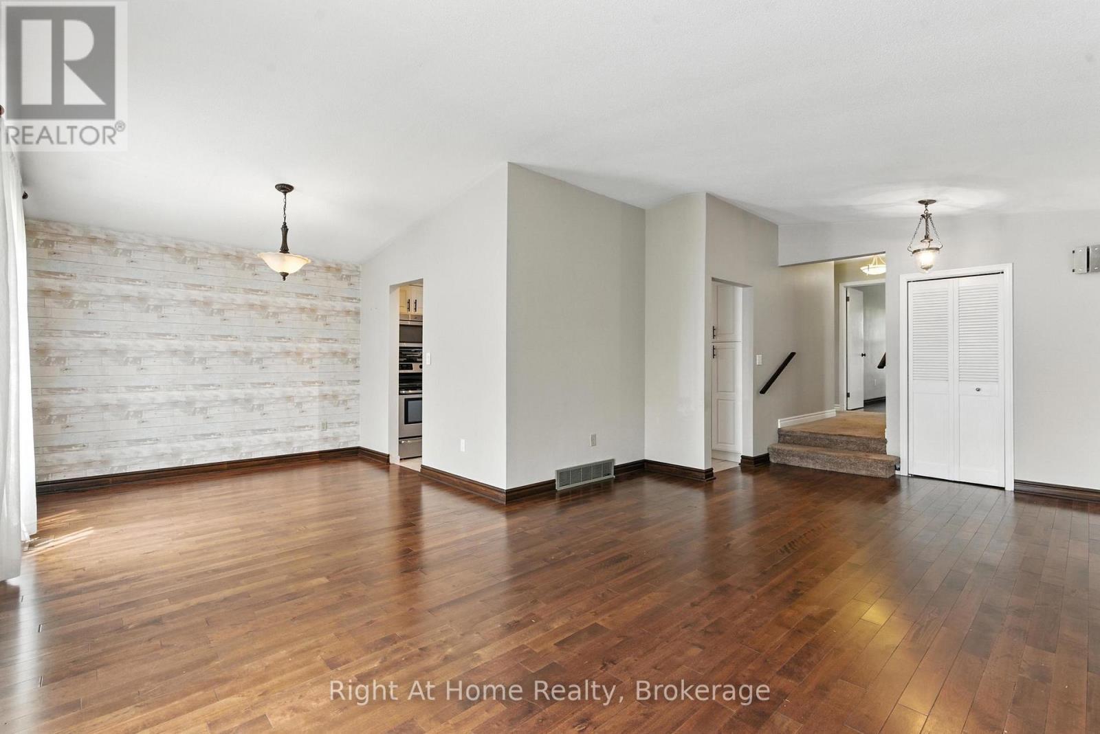 127 Flynn Street, Niagara-On-The-Lake, Ontario  L0S 1J0 - Photo 4 - X12293663