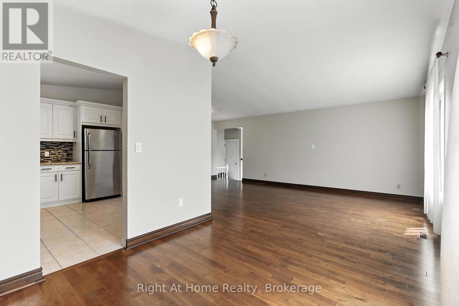 127 Flynn Street, Niagara-On-The-Lake, Ontario  L0S 1J0 - Photo 5 - X12293663