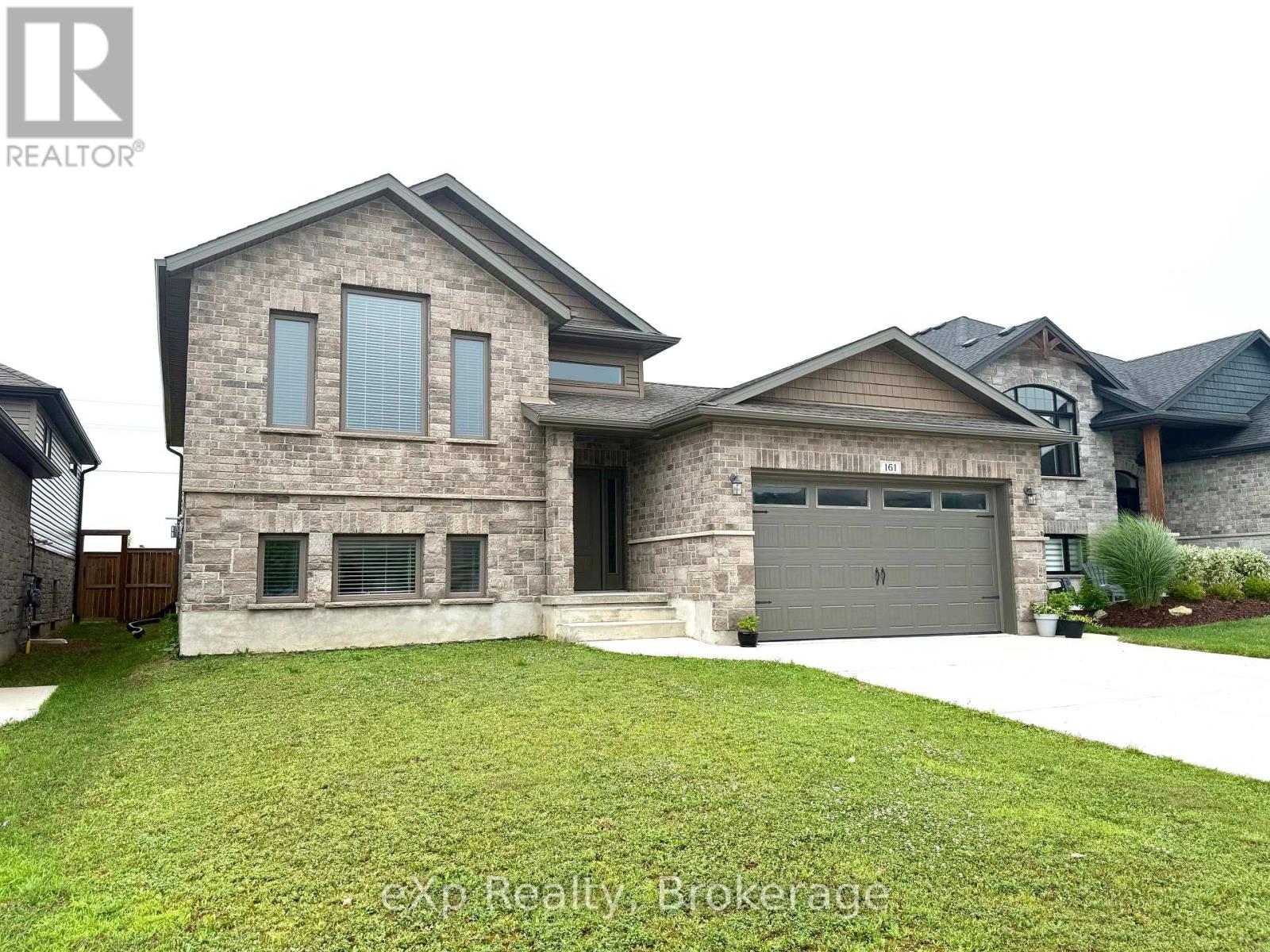 161 17th Ave A, Hanover, Ontario  N4N 0B5 - Photo 2 - X12293628
