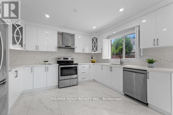 16 Upshall Drive, Brampton, Ontario  L6P 1E1 - Photo 13 - W12293484