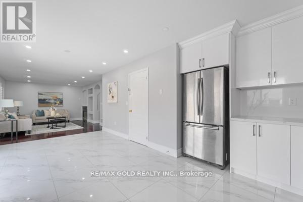 16 Upshall Drive, Brampton, Ontario  L6P 1E1 - Photo 14 - W12293484