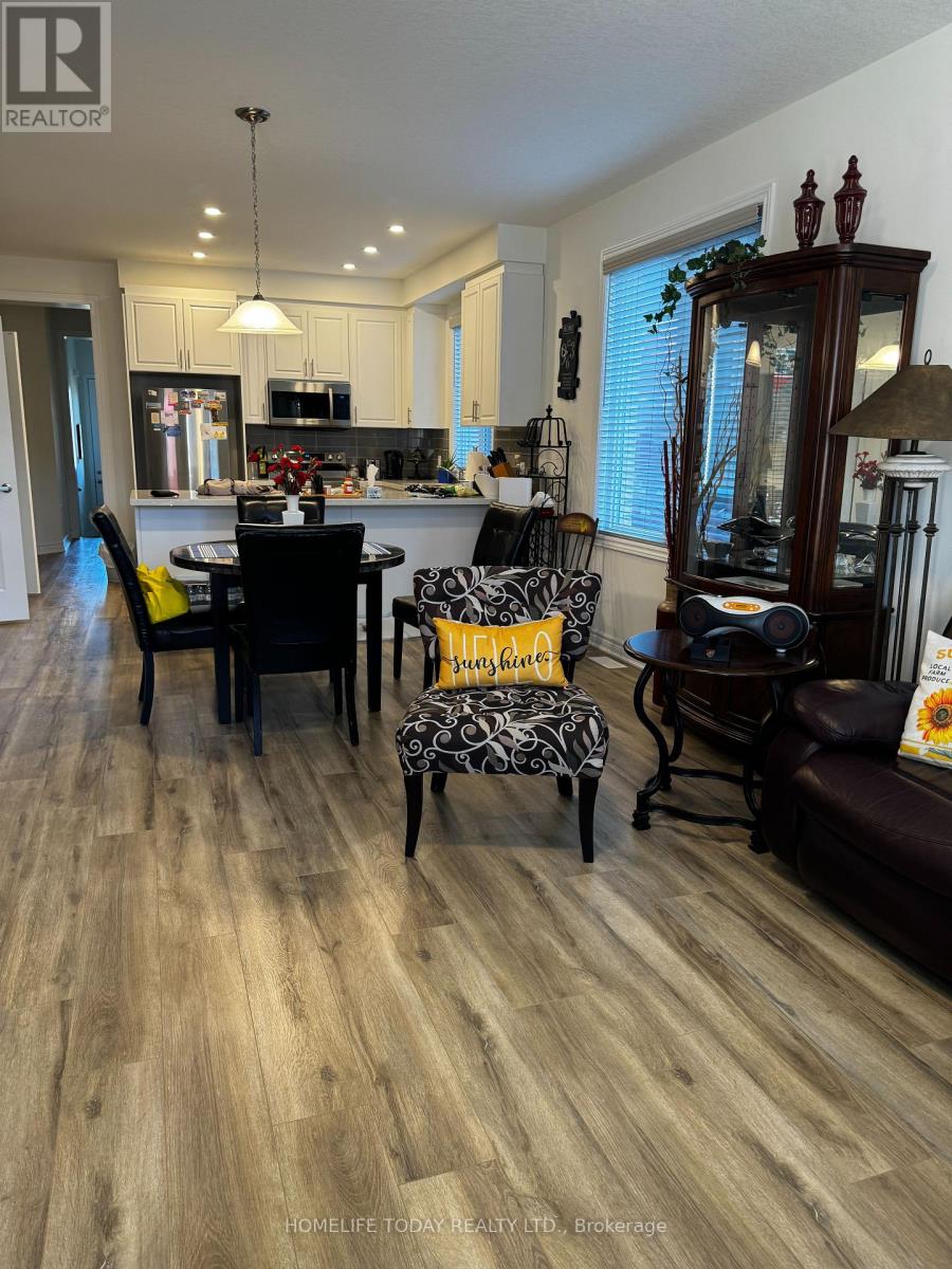 27 Seaton Crescent, Tillsonburg, Ontario  N4G 0E2 - Photo 3 - X12293496