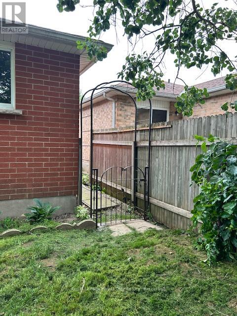 83 Inverness Drive, Guelph, Ontario  N1E 6E4 - Photo 37 - X12289211
