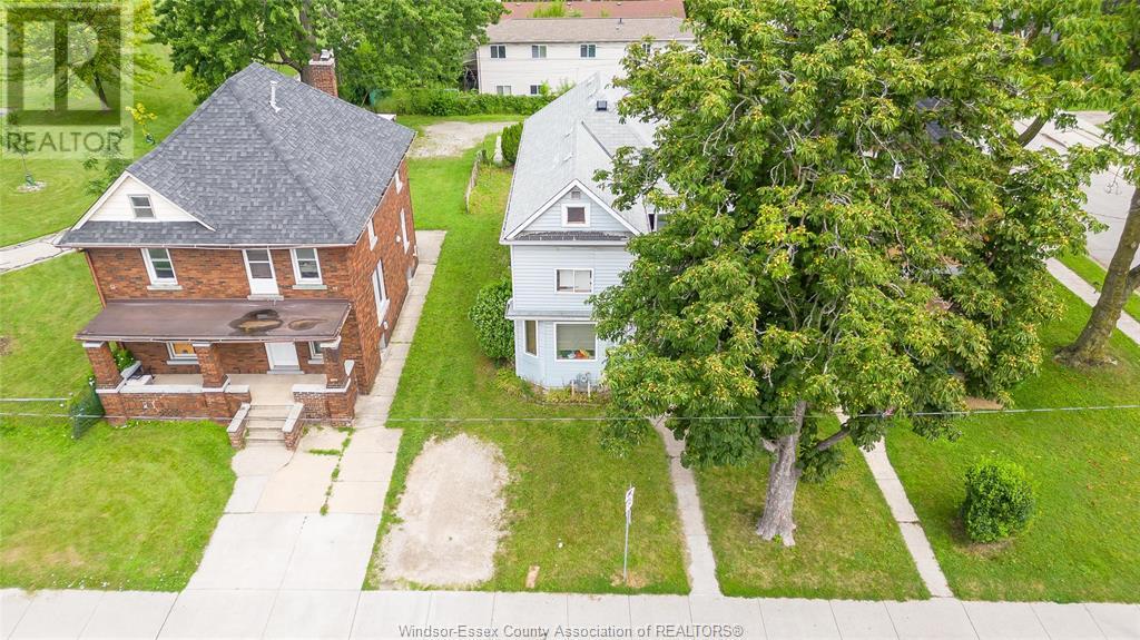 Property at 1920 UNIVERSITY AVENUE West image 2