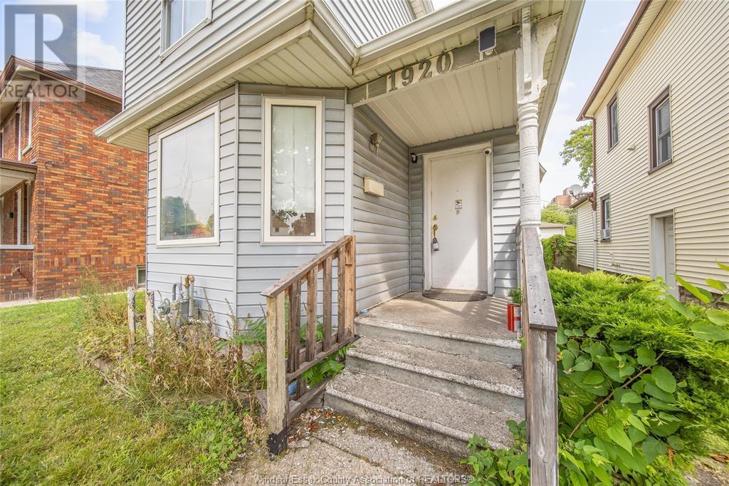 Property at 1920 UNIVERSITY AVENUE West image 3