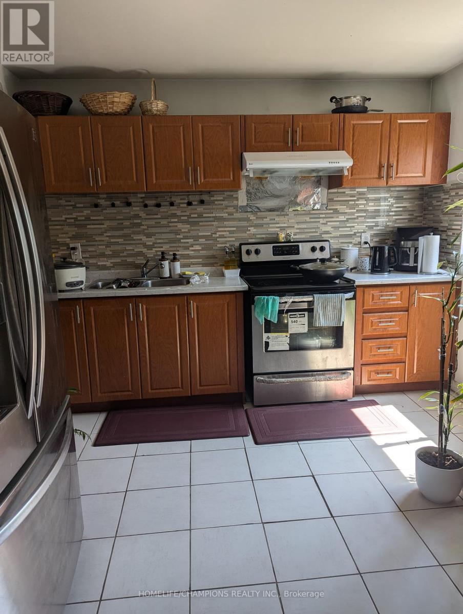 12 Greypoint Drive, Toronto, Ontario  M1B 1M1 - Photo 8 - E12293661