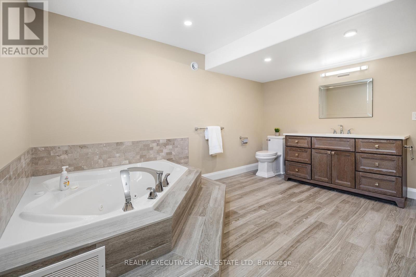 13 Flett Street, Edwardsburgh/cardinal, Ontario  K0E 1E0 - Photo 30 - X12293706