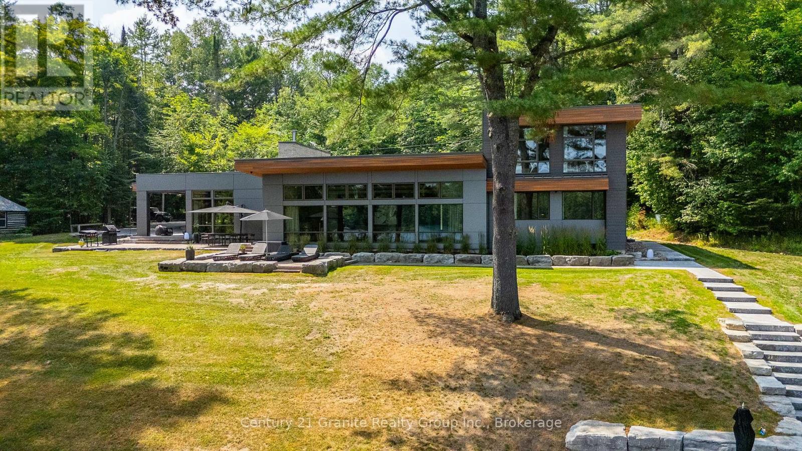 1085 Grace Road, Minden Hills (Minden), Ontario  K0M 2K0 - Photo 2 - X12293704