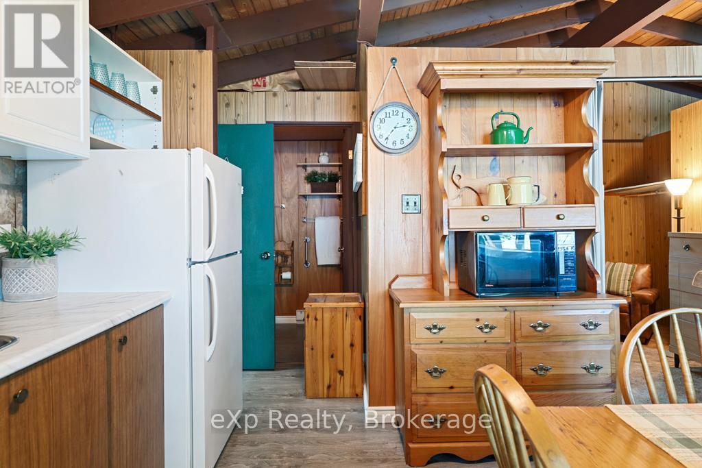 670 Mallory Beach Road, South Bruce Peninsula, Ontario  N0H 2T0 - Photo 11 - X12293739