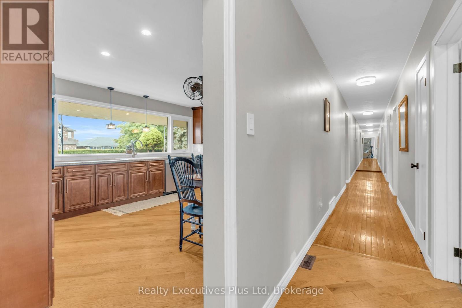 135 Cityview Drive, Guelph, Ontario  N1E 6Y7 - Photo 12 - X12293741