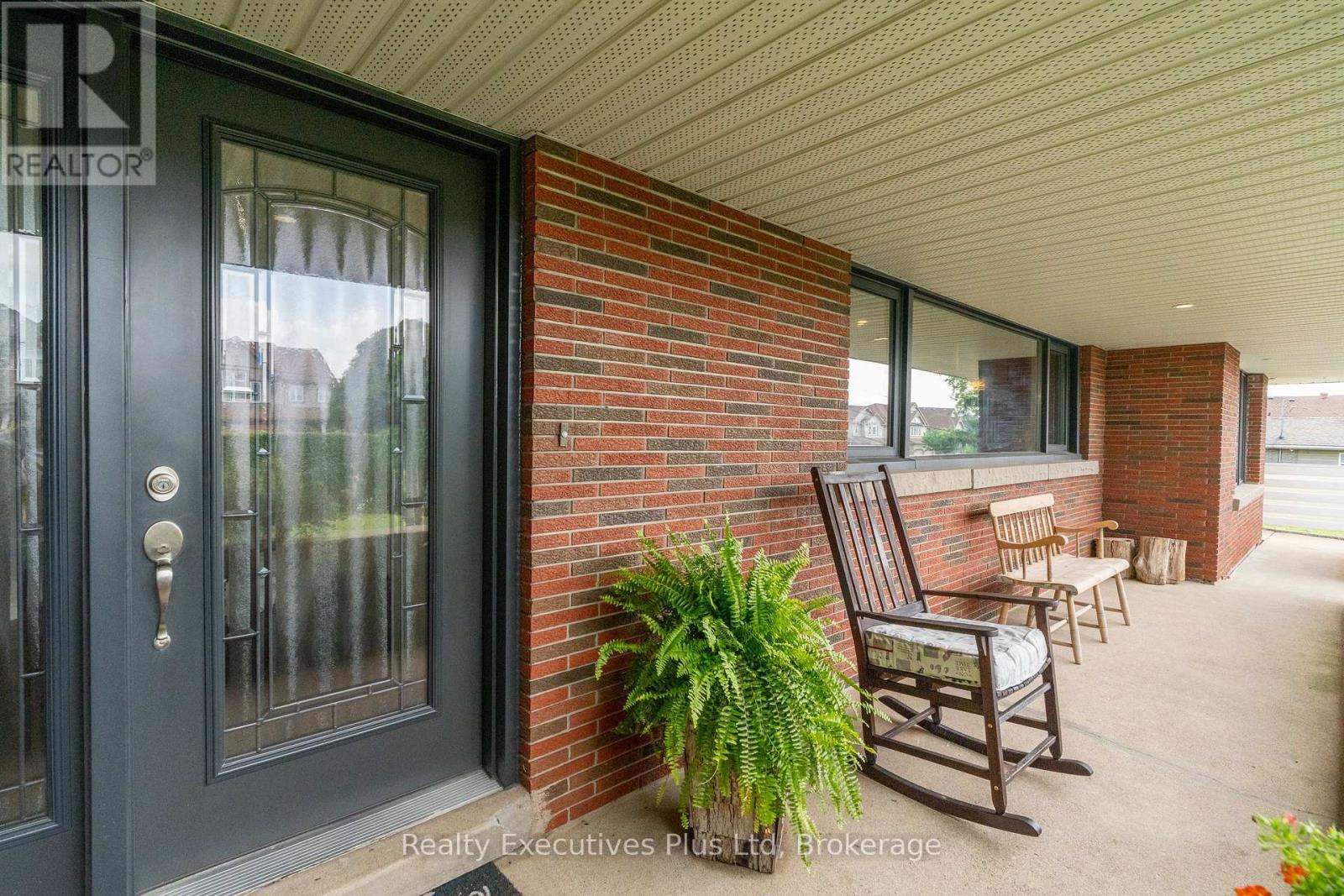 Property at 135 CITYVIEW DRIVE image 2