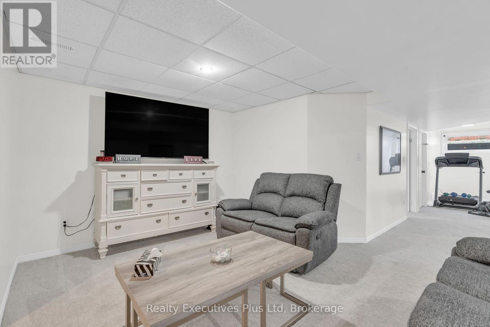 135 Cityview Drive, Guelph, Ontario  N1E 6Y7 - Photo 24 - X12293741