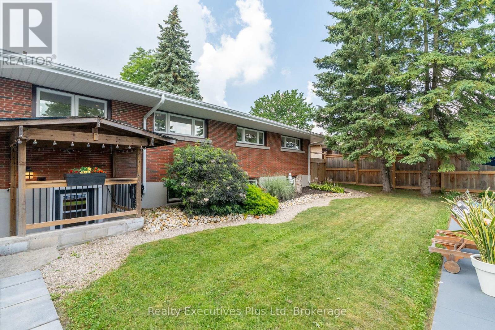 135 Cityview Drive, Guelph, Ontario  N1E 6Y7 - Photo 34 - X12293741