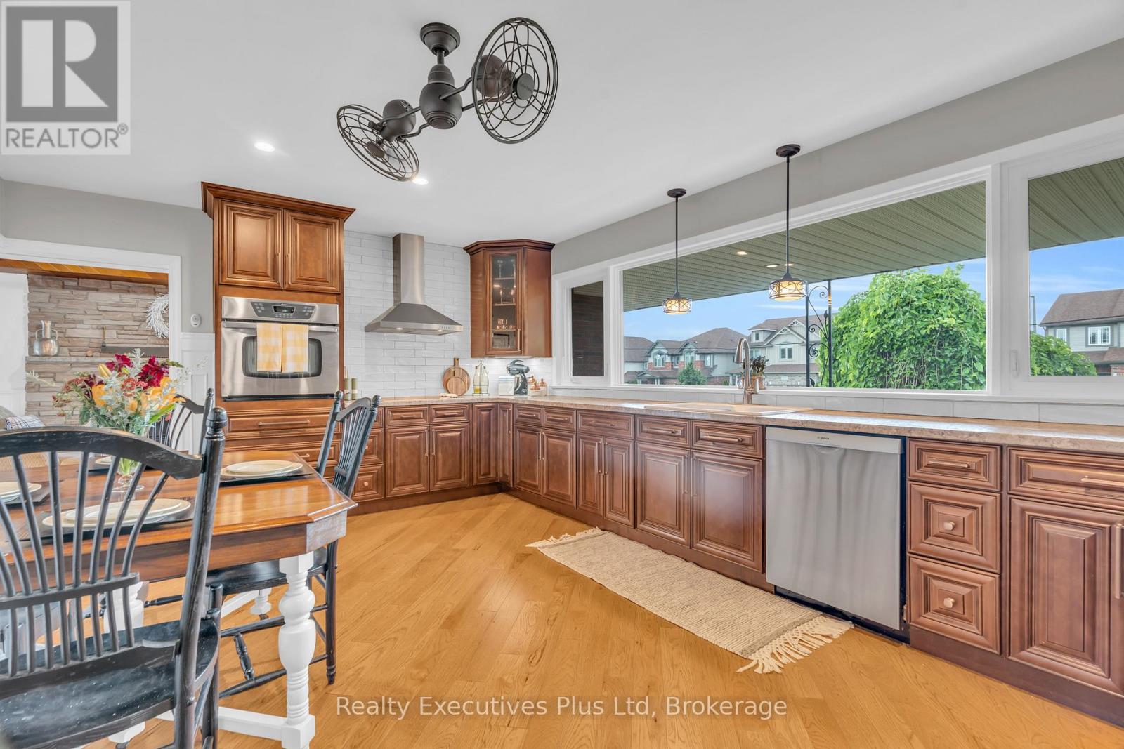 135 Cityview Drive, Guelph, Ontario  N1E 6Y7 - Photo 6 - X12293741