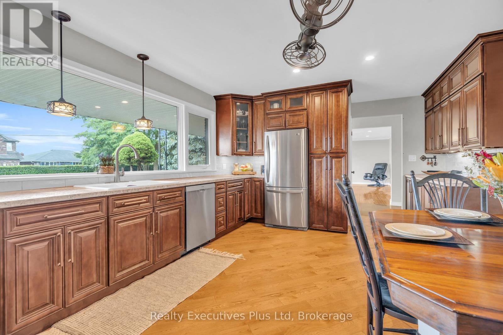 135 Cityview Drive, Guelph, Ontario  N1E 6Y7 - Photo 8 - X12293741