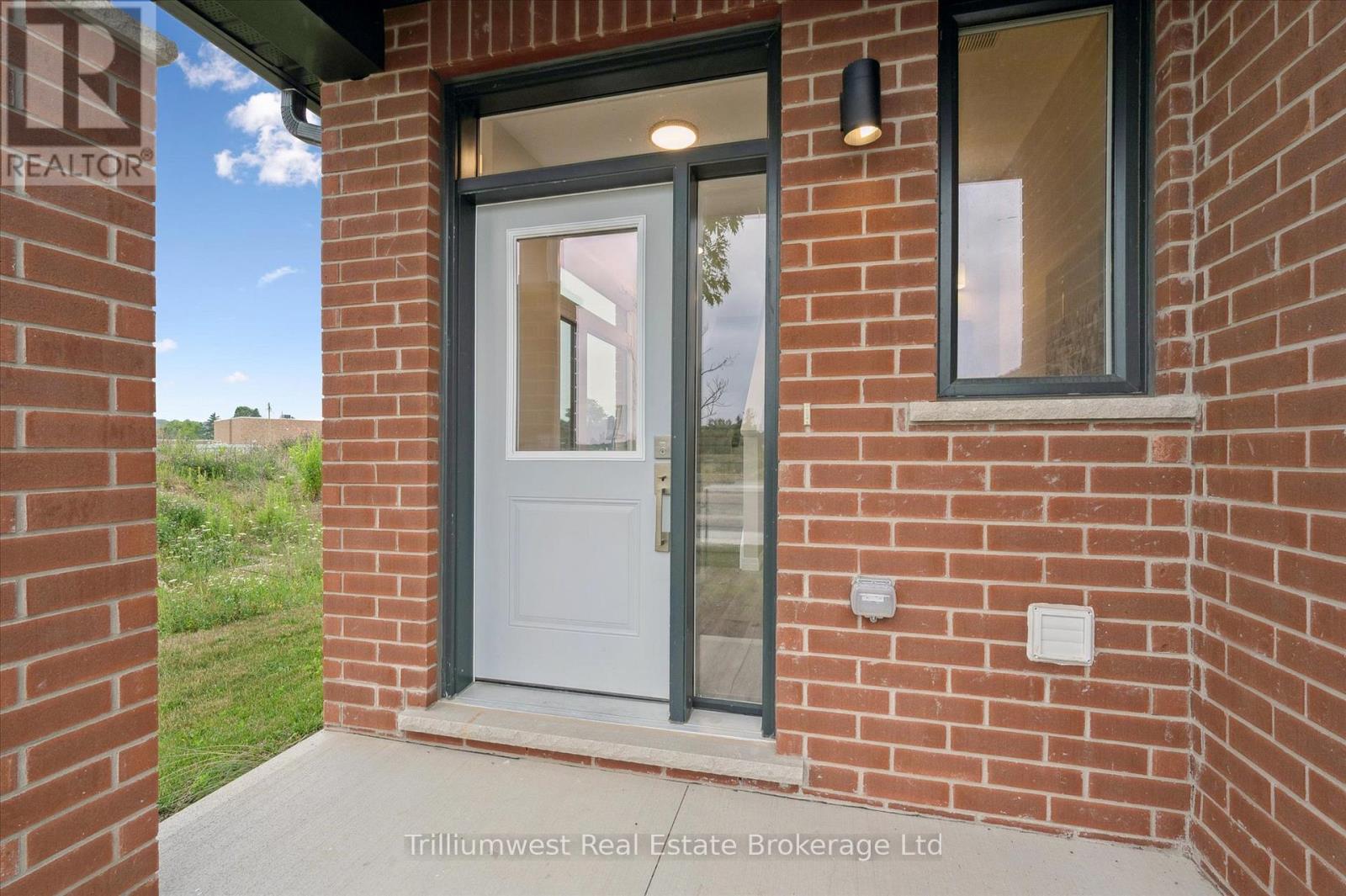 60 Ayr Meadow Crescent, North Dumfries, Ontario  N0B 1E0 - Photo 5 - X12293772
