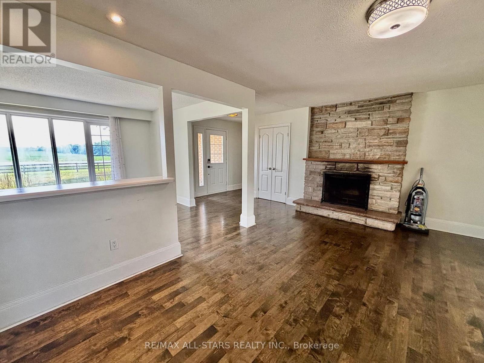 11648 Kennedy Road, Markham (Markham Village), Ontario  L6C 1P3 - Photo 3 - N12293522