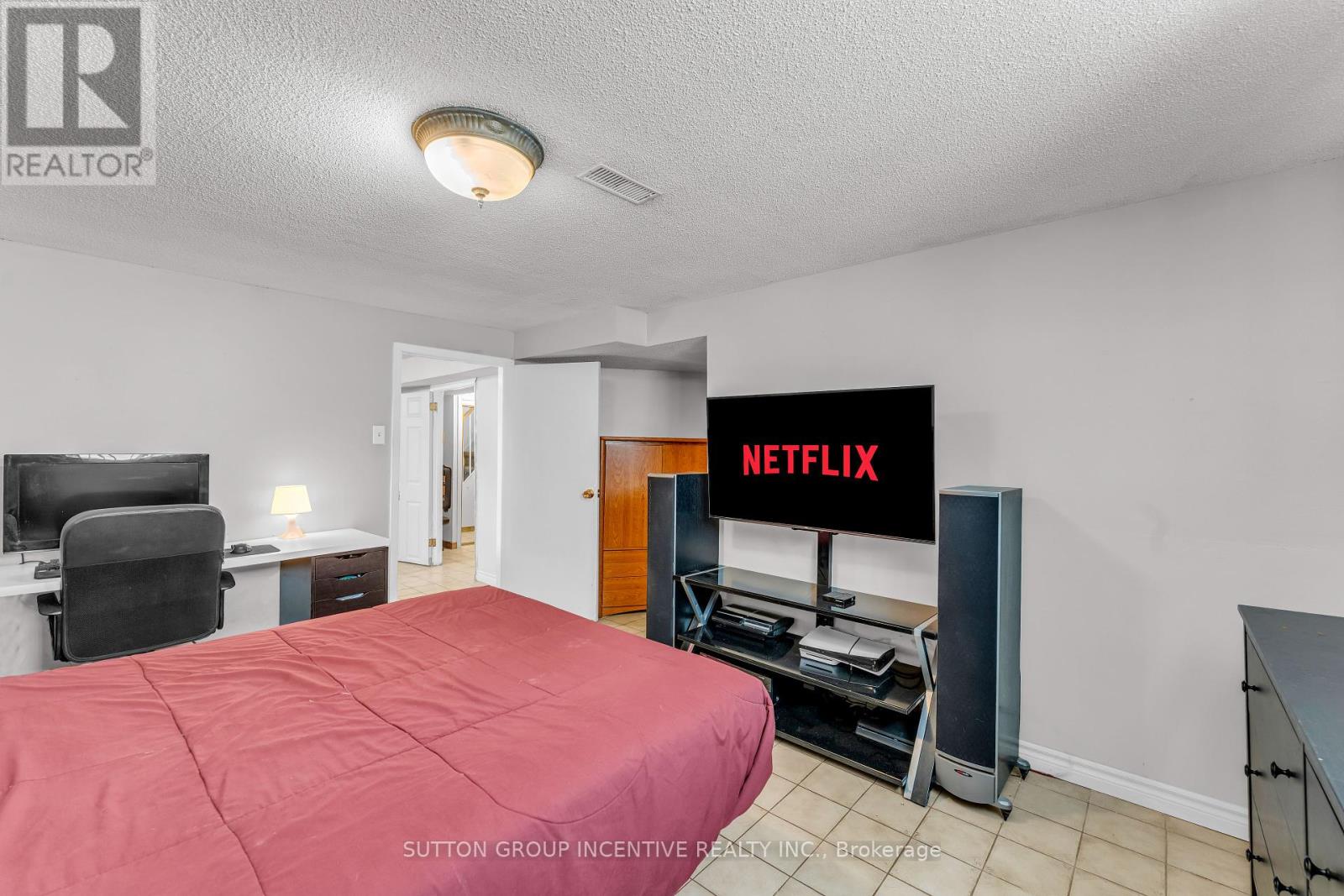 55 Dorward Drive, Toronto, Ontario  M9V 2J4 - Photo 28 - W12292431