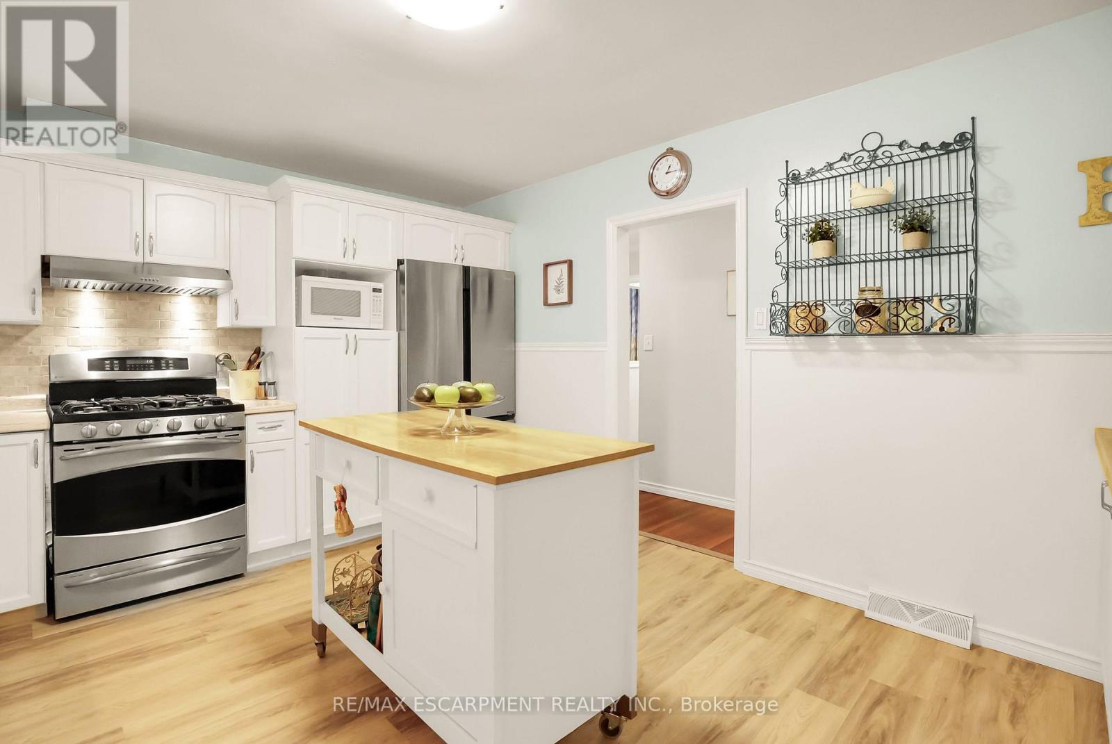 1954 Grayson Avenue, Fort Erie, Ontario  L2A 5M4 - Photo 13 - X12293577