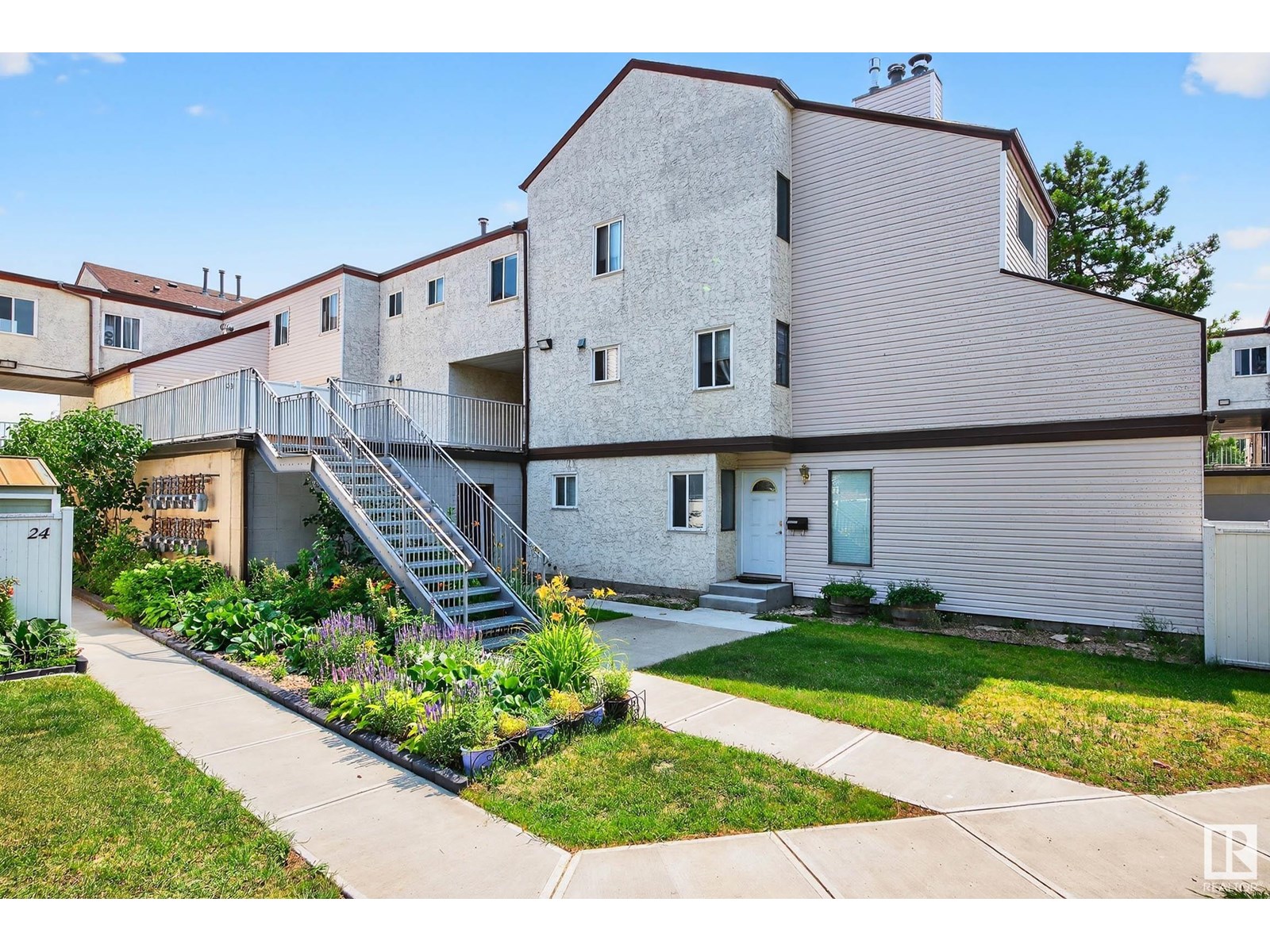 Property at 37 LANCASTER TC NW image 1