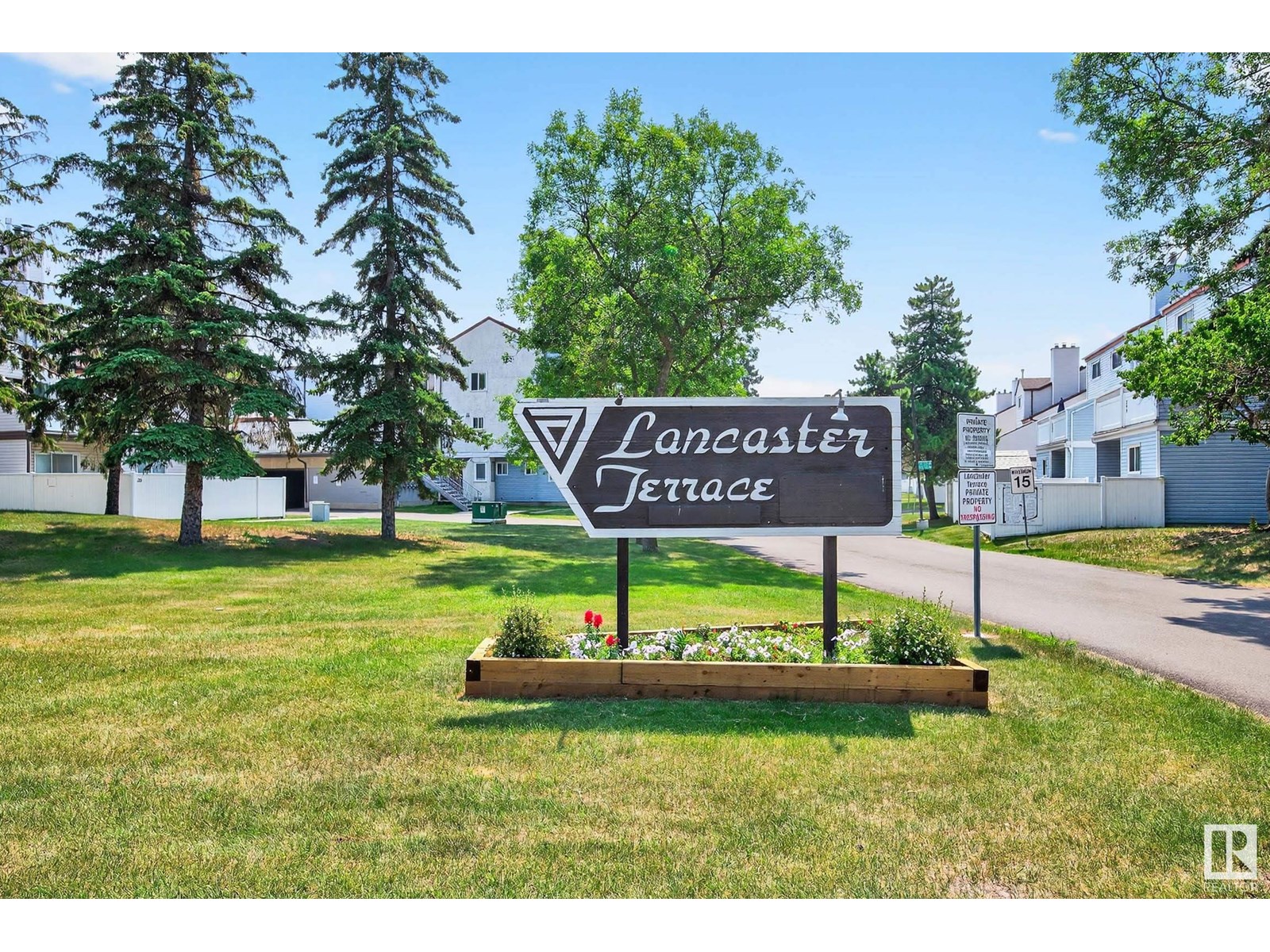 Property at 37 LANCASTER TC NW image 2