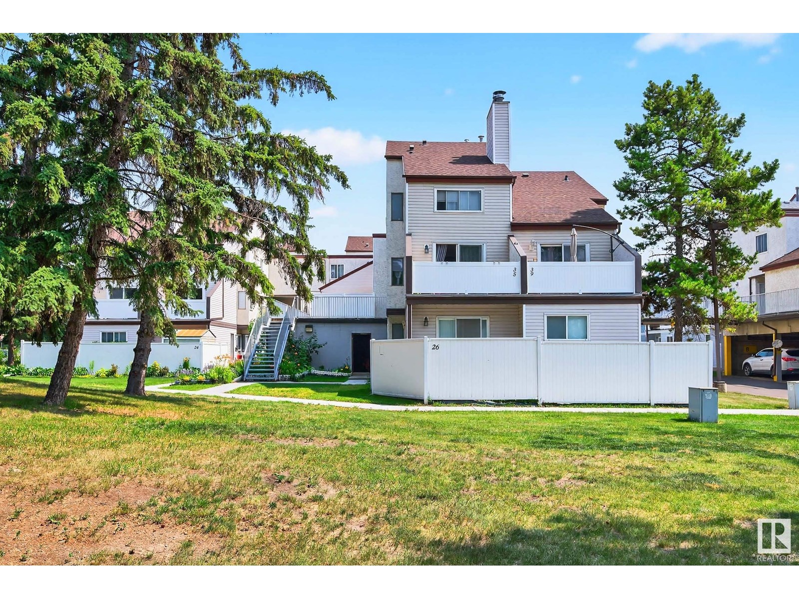 Property at 37 LANCASTER TC NW image 4