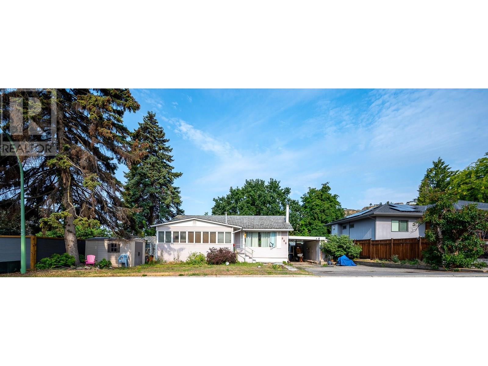 988 Glengarry Street, kelowna, British Columbia