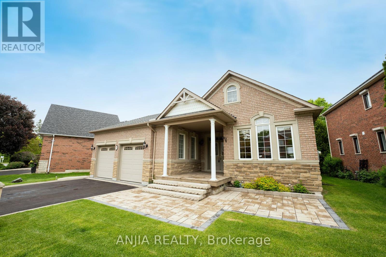 Property at 8 COTTONTAIL AVENUE image 2