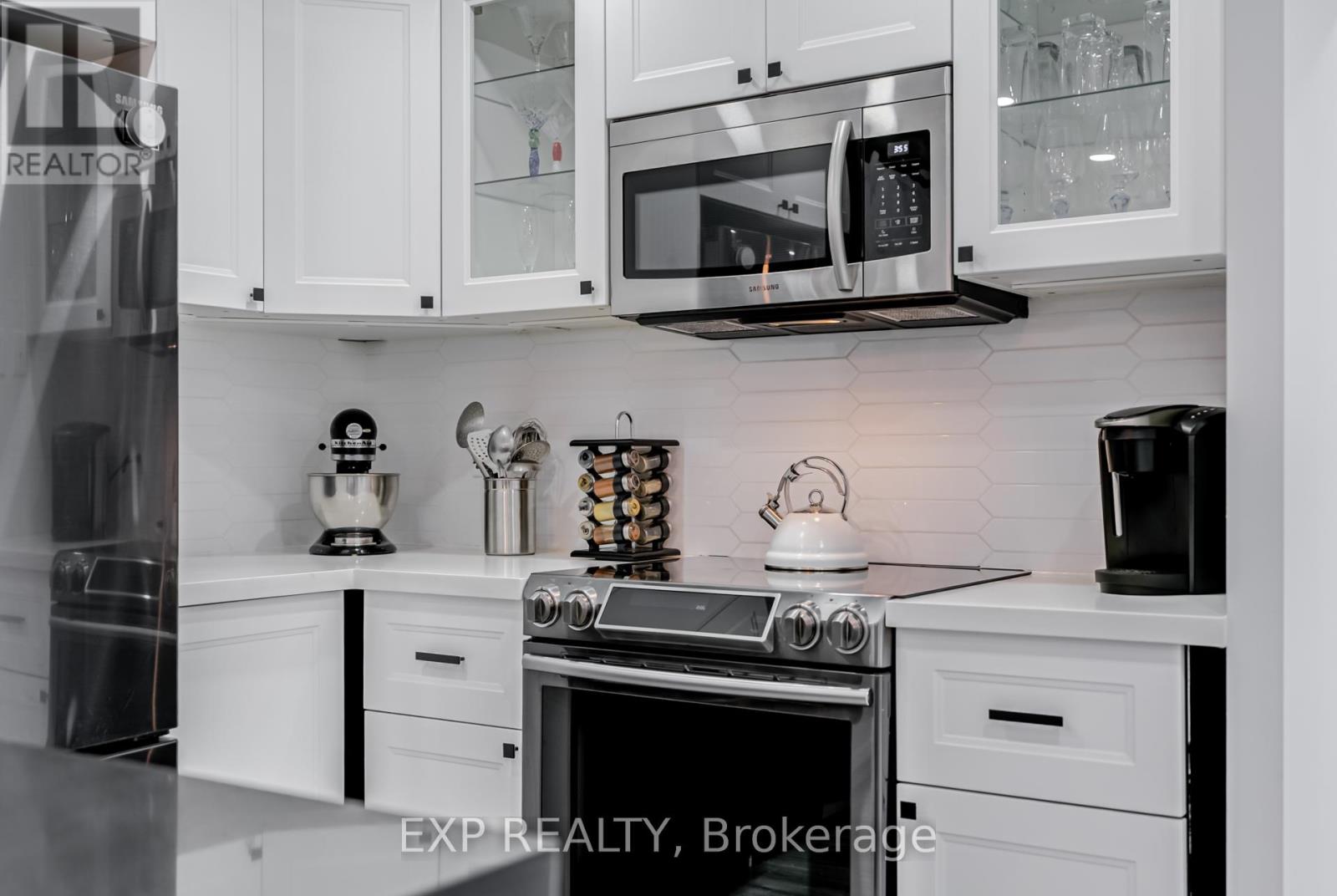 1503 - 299 Mill Road, Toronto (Markland Wood), Ontario  M9C 4V9 - Photo 5 - W12290695