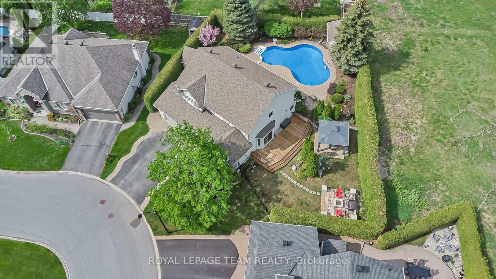 27 Heritage Grove Crescent, Ottawa, Ontario  K2S 1R2 - Photo 2 - X12293928