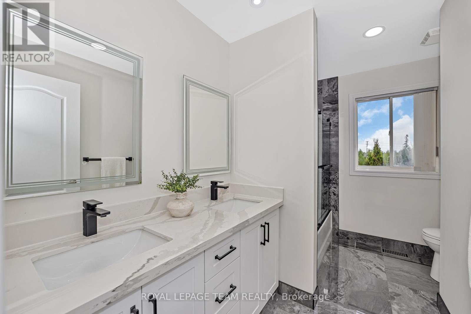 27 Heritage Grove Crescent, Ottawa, Ontario  K2S 1R2 - Photo 26 - X12293928